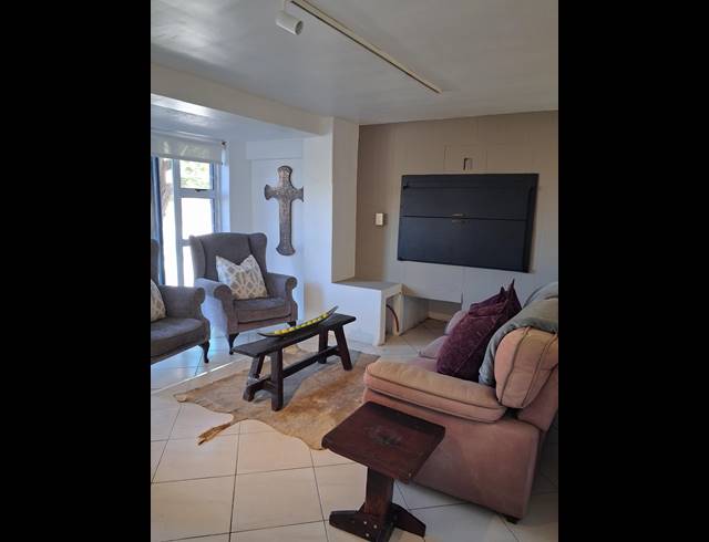 4 BEDROOM FREEHOLD TO LET IN KLEINMOND CENTRAL